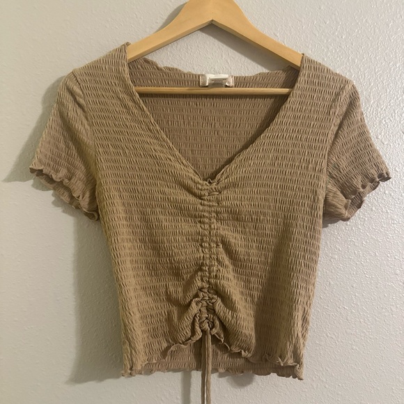 🛍️Altar'd State Beige Ruched Crop Top - Picture 4 of 9